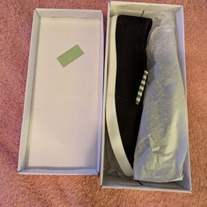 Amazon Women's Black Sneakers